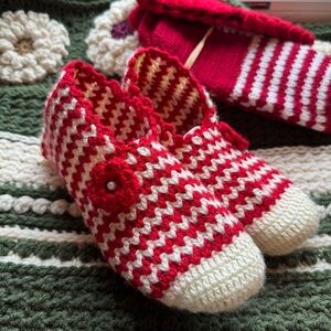 Hand-Knit Slipper Socks in Red and White size medium to large